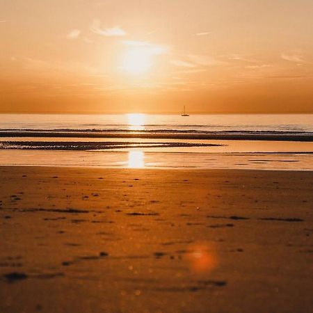 Relax @The Beach De Haan Exterior foto